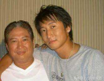 洪金宝对比李连杰谁地位高,洪金宝和李连杰哪个地位高