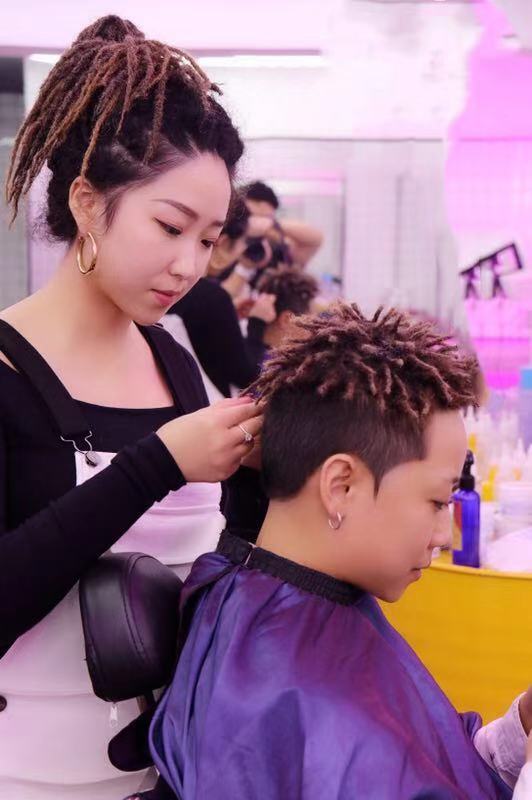 成都脏辫一般多少钱,学编脏辫挣钱吗