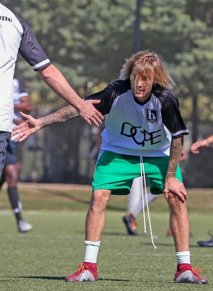 贾斯汀比伯现照,贾斯汀比伯正面照