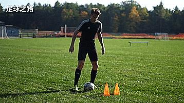 足球基本技术动作要领讲解,足球怎样100%假动作骗过敌人