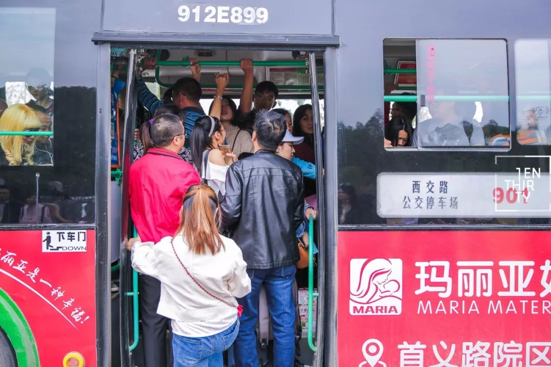 武汉每一辆901，都承载着江夏上万学子的青春！