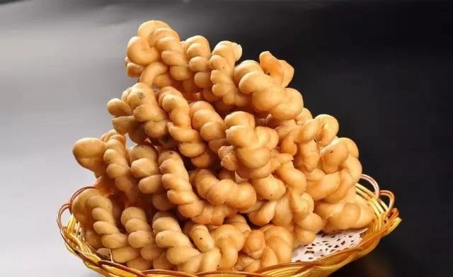 小朋友吃的麻花怎么做,孩子吃的小麻花的制作