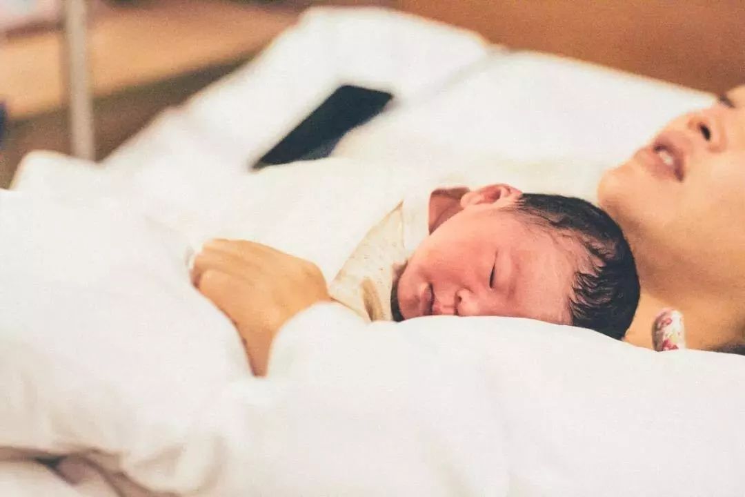 妈妈和孩子一起解决问题,妈妈和宝宝一起生病怎么办