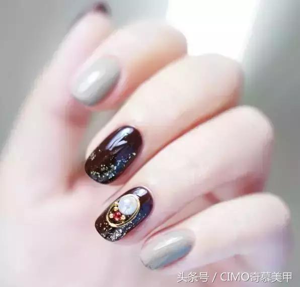 最流行美甲款式教程,最流行的指甲款式教程