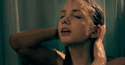 如何选洗澡时用的沐浴刷,怎样洗澡搓背