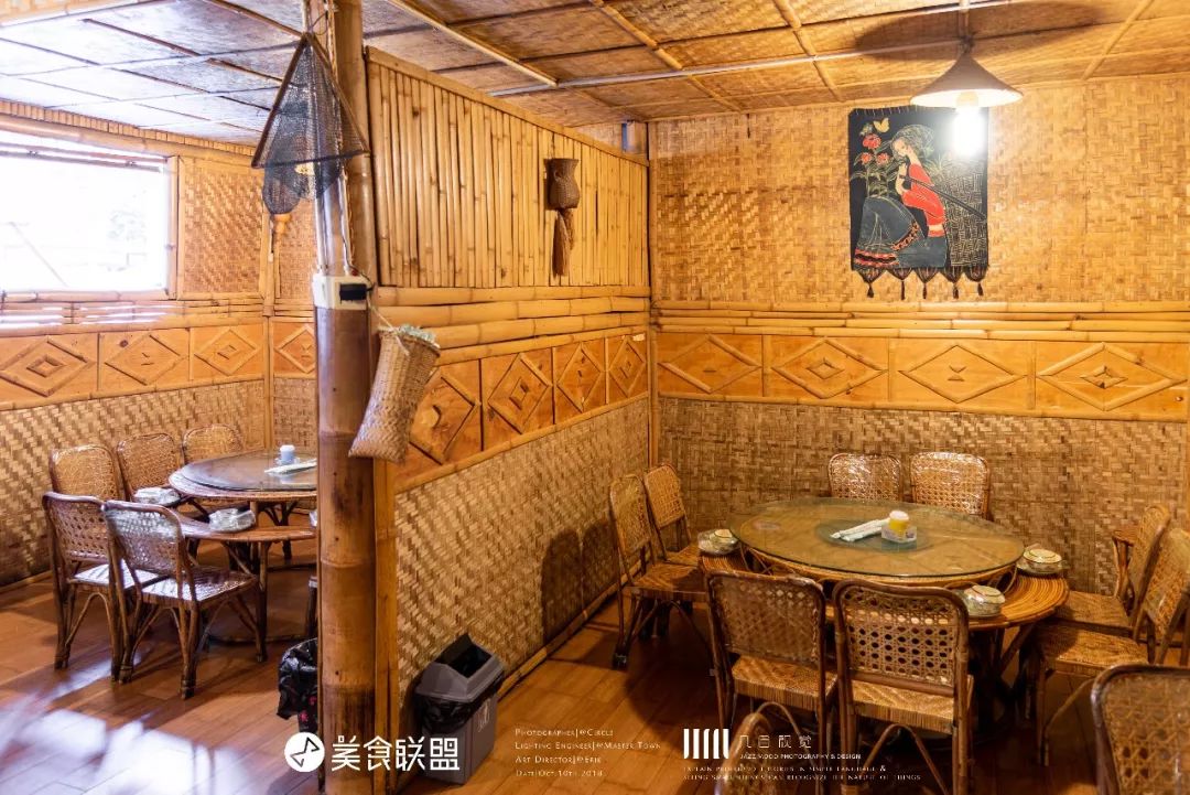 昆明闹市这家12年老店，独创傣式火锅一年只卖89天，大闸蟹涮着吃