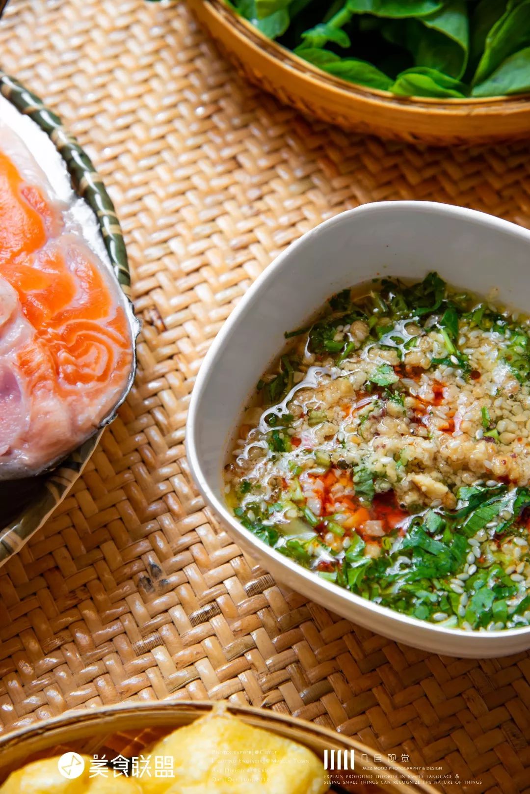 昆明闹市这家12年老店,独创傣式火锅一年只卖89天,大闸蟹涮着吃