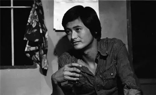 无双电影小马哥,小马哥周润发电影英雄本色动图