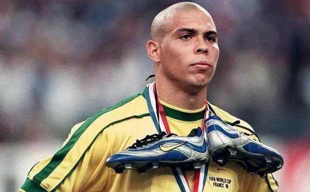 天下足球经典句子感悟,天下足球经典语录小视频