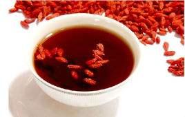 气血渐衰得了老花眼？中医药粥+按摩，预防老花眼有秘诀