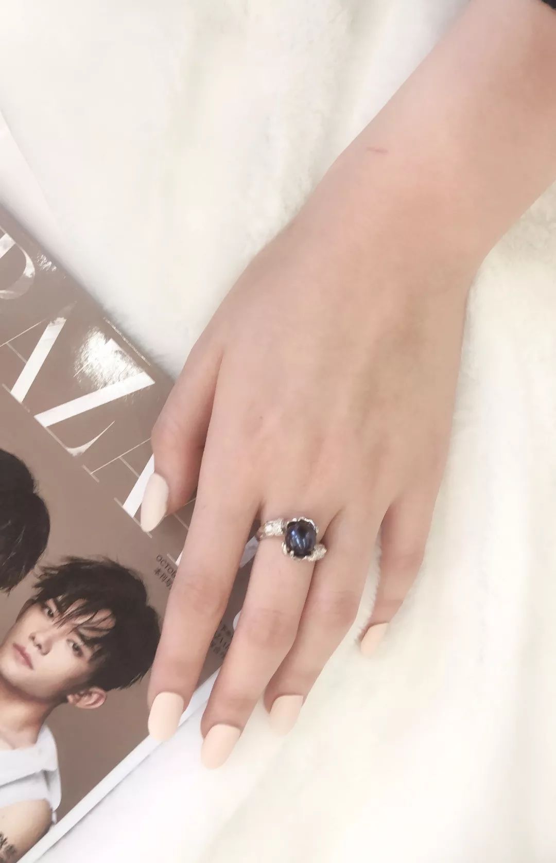 邓紫棋同款蛇形戒指,戒指不能戴太满