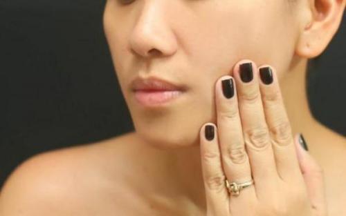 挤痘痘一定要把血挤干净吗,挤痘痘要挤到出血吗