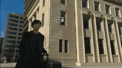 Angleababy新剧因为走路被嘲，盘点明星们的神步伐，J家步亮了