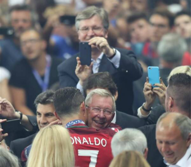 掌声为谁响，却是故人来！C罗重返梦剧场，归来依旧少年