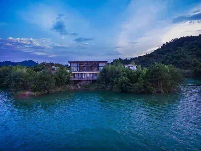 大叔为钓鱼买下一座岛,40岁大叔100块改造房间