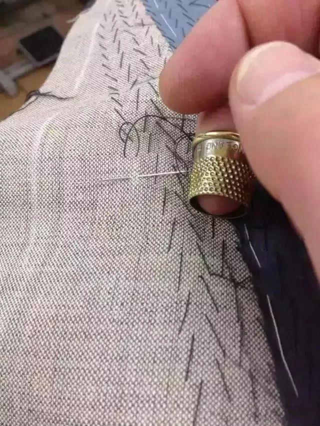 纯手工半手工和高端定制西服区别,定制西服和成衣西服有什么区别