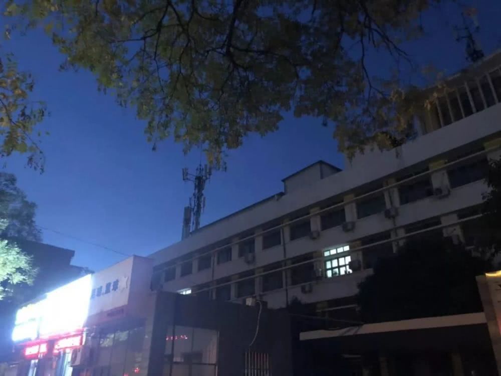 河南“环保新套路”：监测点附近加油站，只能夜间营业