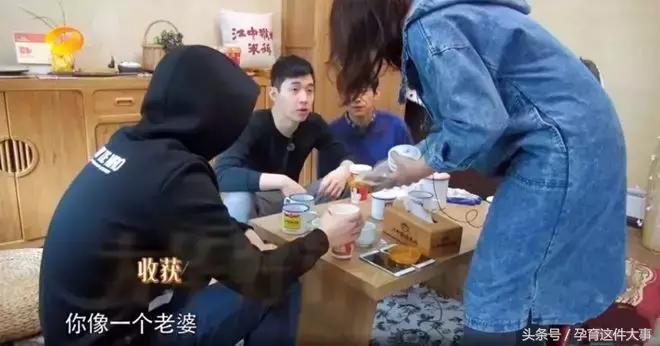 谢依霖二胎出生是男孩还是女孩,谢依霖水中分娩顺利产女晒宝宝