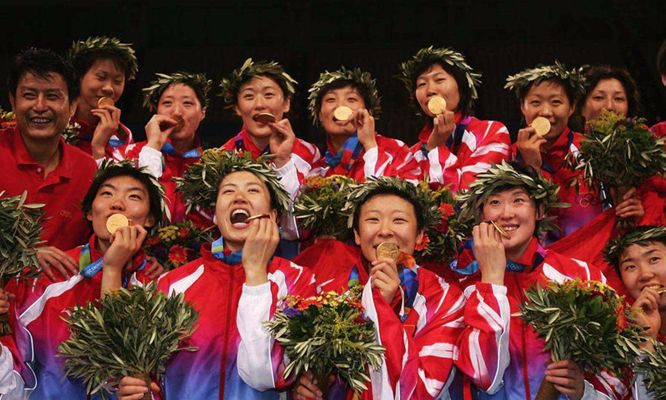 郎平东京奥运会中国女排多名老将,04年雅典奥运会女排决赛郎平解说