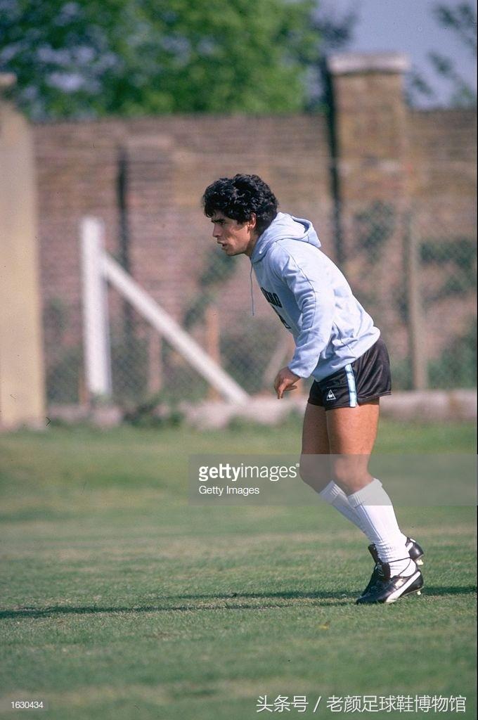 马拉多纳夺冠时的球鞋,球王马拉多纳球鞋