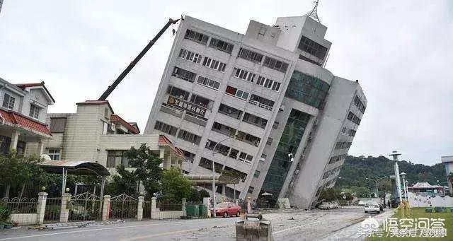 如果地震了住高楼怎么躲避,地震来了住在高楼的人怎么办