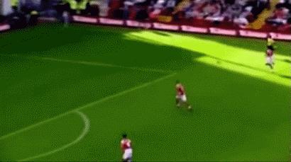 范佩西挂靴！回忆荷兰人一半天使一半魔鬼的经典瞬间