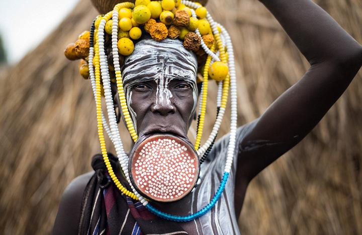 异域风俗:非洲人脸彩绘,小孩也臭美