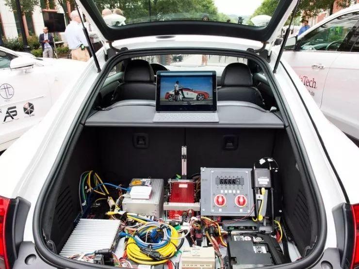 少踩油门的好处,少踩油门的危害