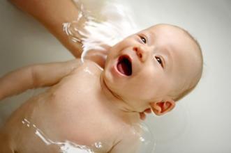 婴儿湿疹脱屑干痒怎么办,宝宝皮肤干燥湿疹擦什么