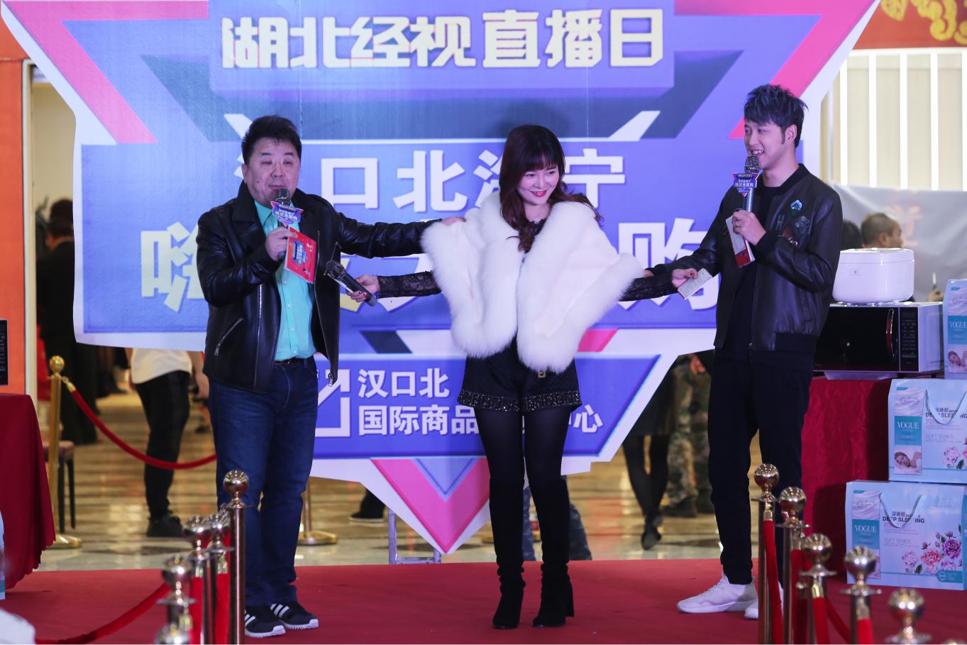 剁剁剁！今天经视砍价王在汉口北掀起了一场超热的千人团购！