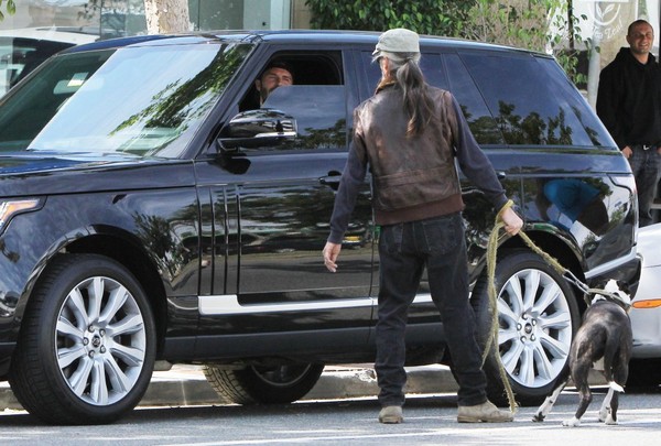 路虎和奔驰哪个比较好,路虎和奔驰哪个质量最好