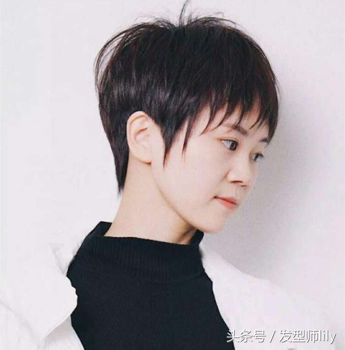 适合发量多且蓬的短发烫,露耳短发蓬松烫什么样的