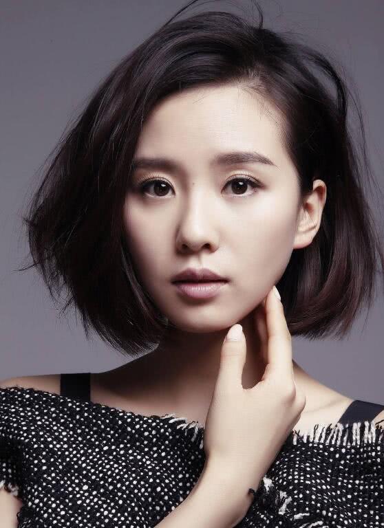 圆脸短发女生适合的简单发型扎法,圆脸女生头发少适合的短发减龄