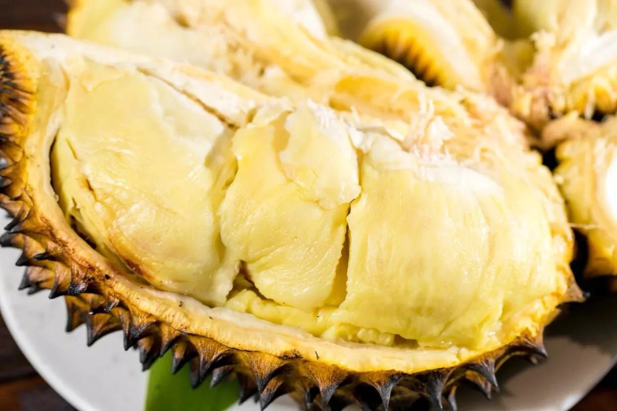 最好吃的烤榴莲肉,香格里拉古城炭烤榴莲