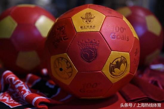 武磊获赠100场纪念球衣,武磊获赠百场纪念球衣