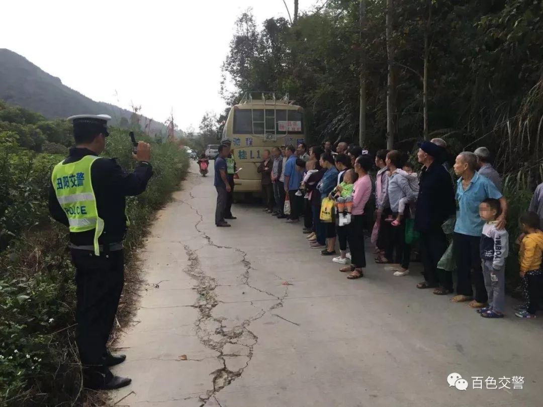 田阳巴别中巴车超员,田阳玉凤中巴车超员