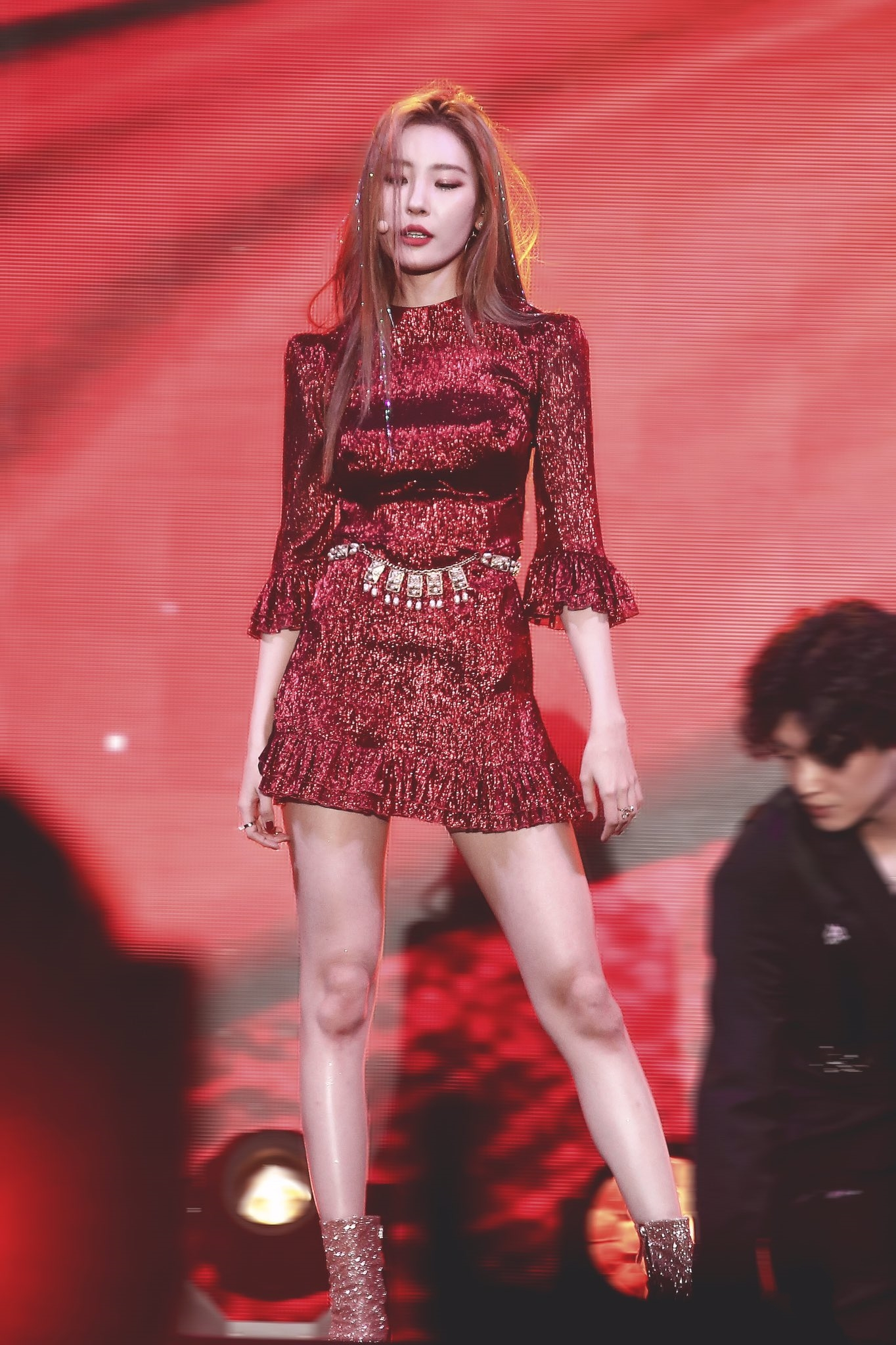 李宣美穿短裙子 (李宣美红毯2018)