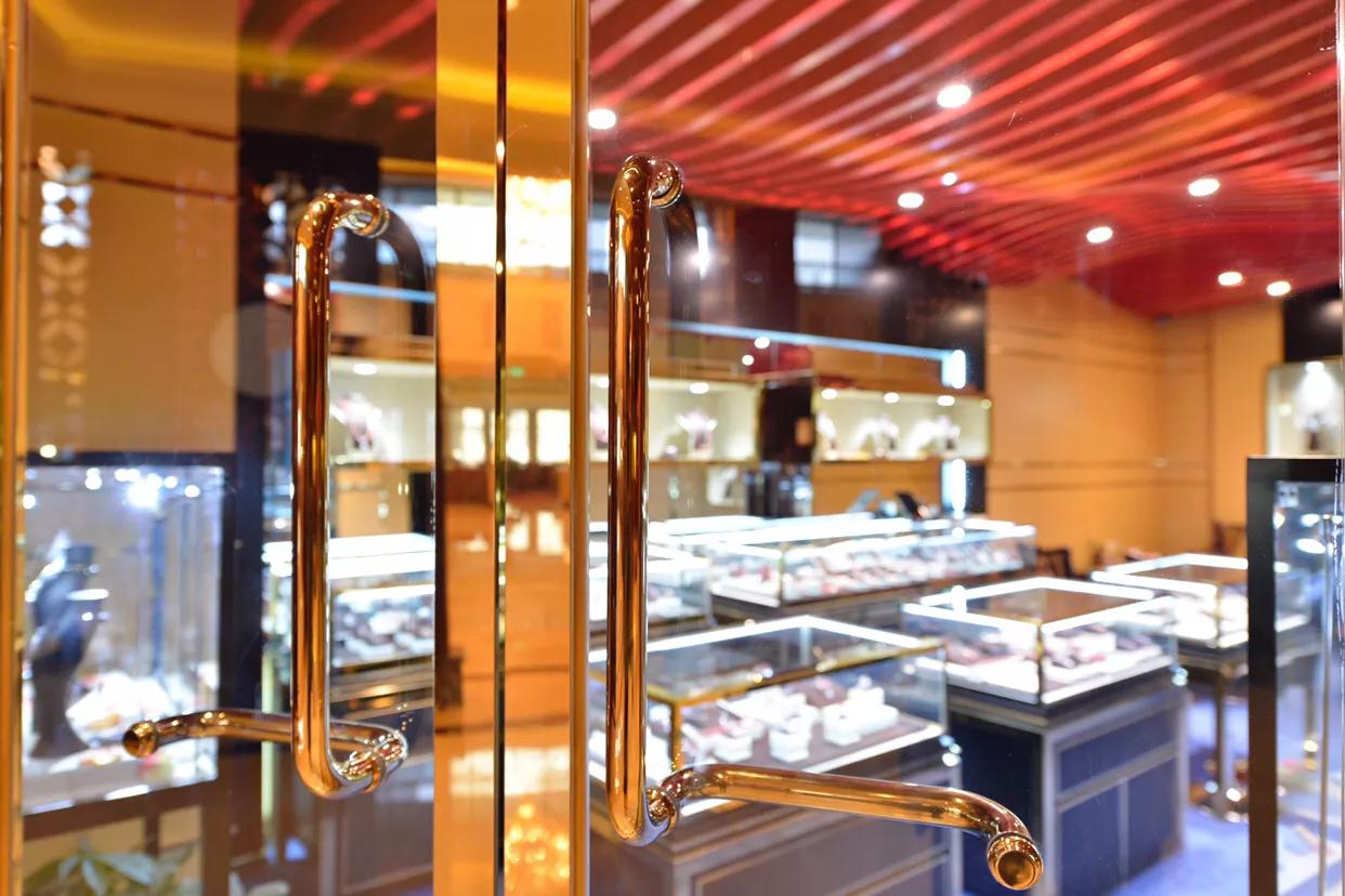 拉萨阿卡红珊瑚珠宝店,纯天然红珊瑚珠宝店