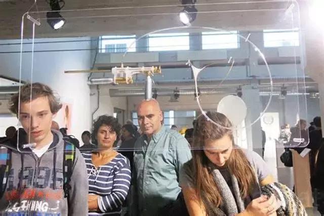 决不能让渣男欺负！化眼泪为*弹子**，把渣男射得透心凉！