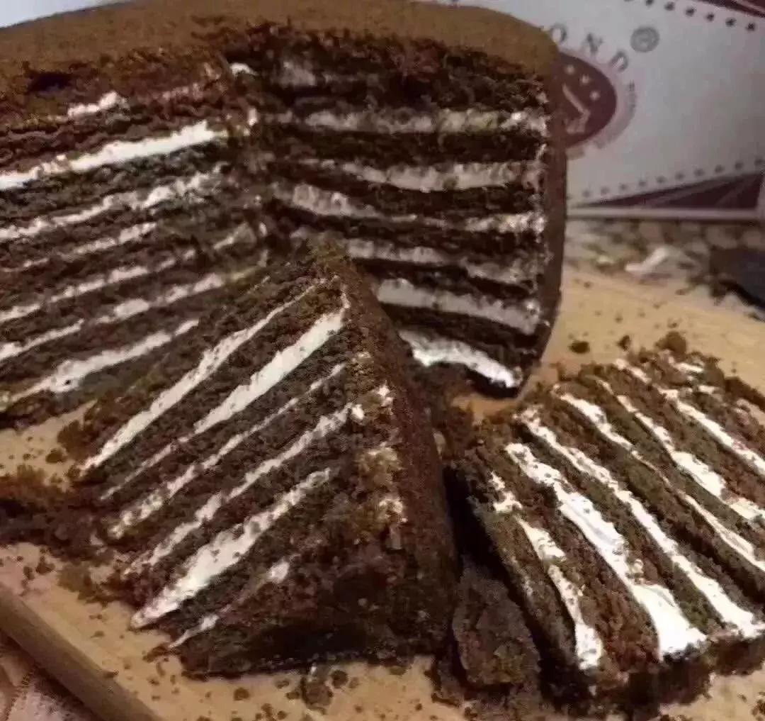 进口俄罗斯紫皮糖，大牛威化，提拉米苏，现特价！满88快递到家！