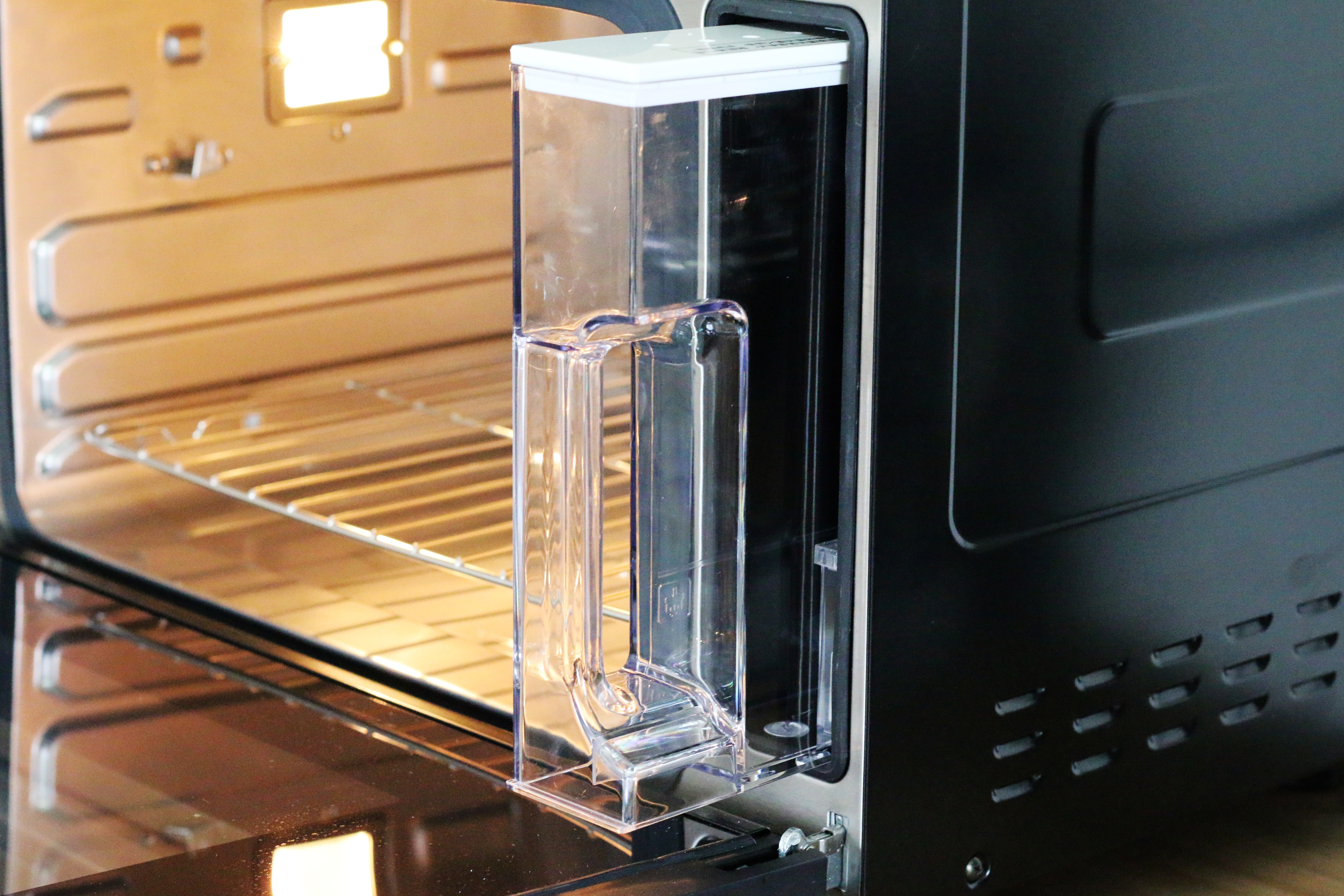 叫老公买了一台机器，厨房做菜无油烟，皮肤也变好，还宽敞了许多