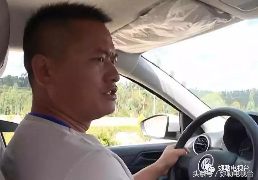 学车考驾照必备机器人教学,学车机器人教练好吗