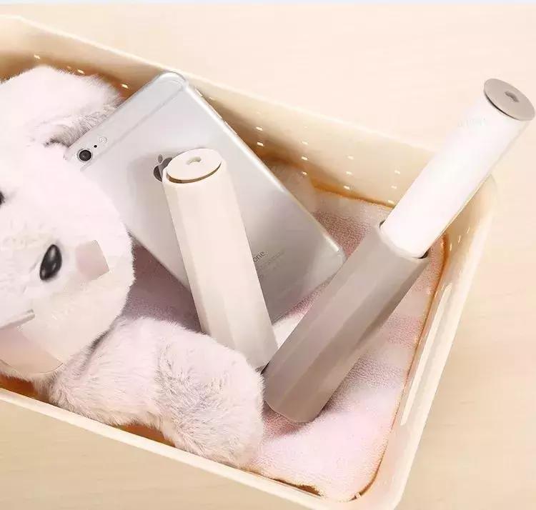 去除大衣灰尘的神器,快速简单去除羊绒大衣粘毛的妙招