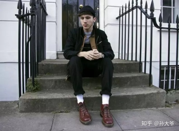 每个男人都需要一双这样的马丁靴,年轻人的第一双马丁靴