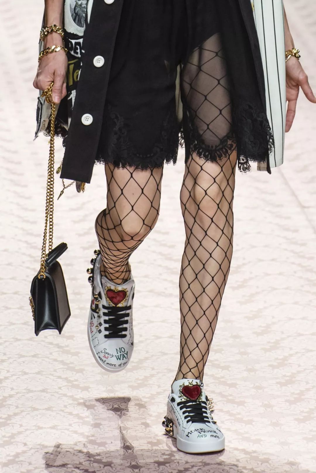 袜子怎样搭配才够舒适够时尚,袜子时尚搭配