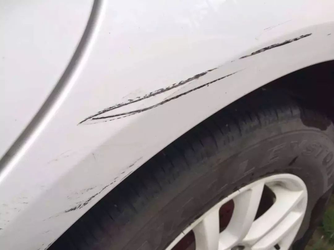 汽车剐蹭维修店怎么补漆,汽车剐蹭维修店怎么补漆的