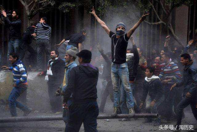 因足球发生的战争,足球比赛十大冲突事件