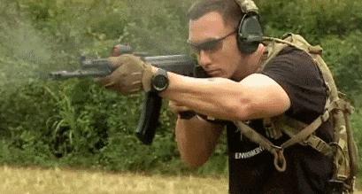 看起来很炫酷的盘玩手法,超级炫酷的换弹方式