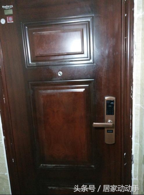 门锁锁芯拆装,智能锁安装师傅更换锁芯