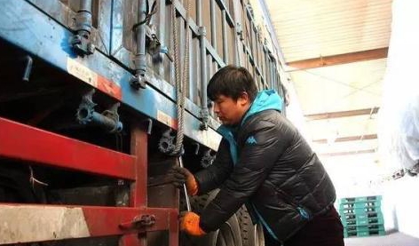 四米二货车司机真实生活,货车司机的辛酸和无奈